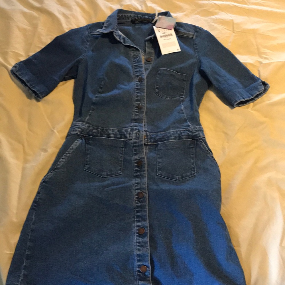 Adorable Zara jeans dress. Never worn. Size 0-2